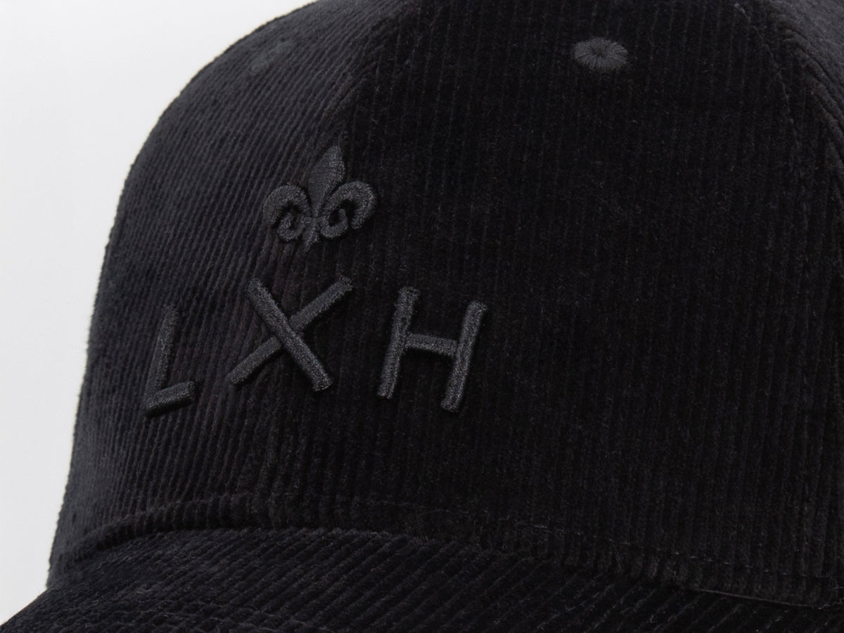Casquette « Héritage » Velours Côtelé Ton sur Ton Noir de LXH avec broderie élégante