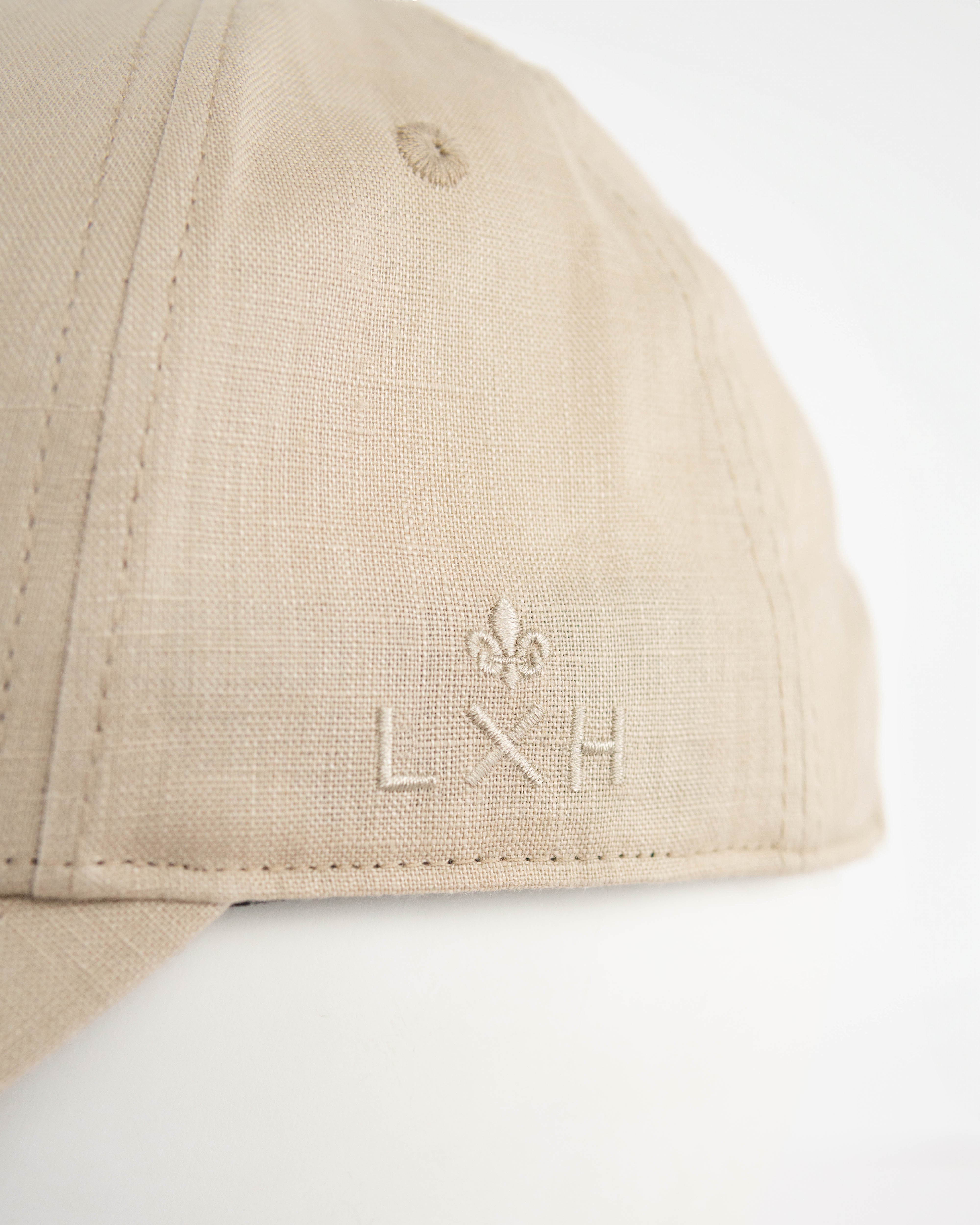 Casquette lin beige homme de la marque LXH avec un design élégant et logo brodé
