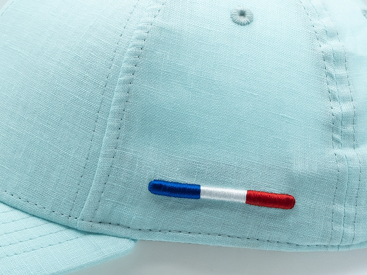 Casquette lin cyan LXH avec broderie tricolore sur le côté pour un look élégant