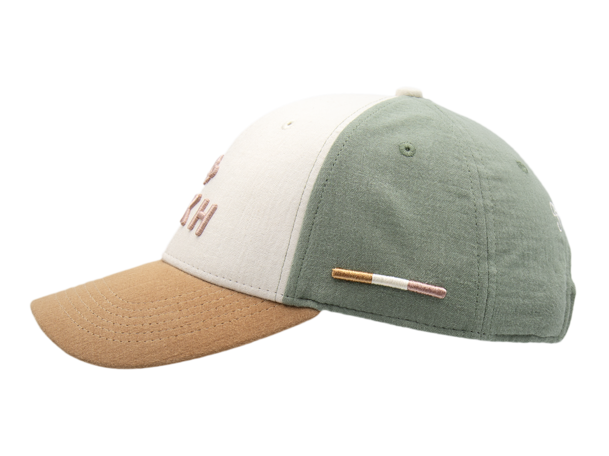 Casquette LXH bicolore beige et vert avec visière marron et logo brodé sur le devant