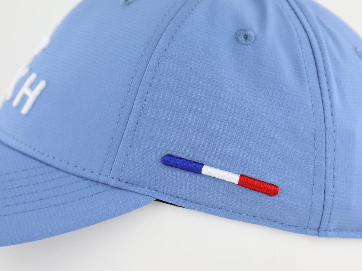 Casquette Nylon Bleu LXH avec broderie tricolore sur le côté pour un look tendance