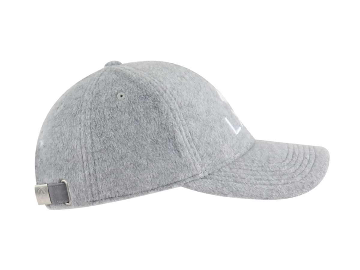 Casquette polaire grise LXH avec une visière courbée et un ajustement confortable