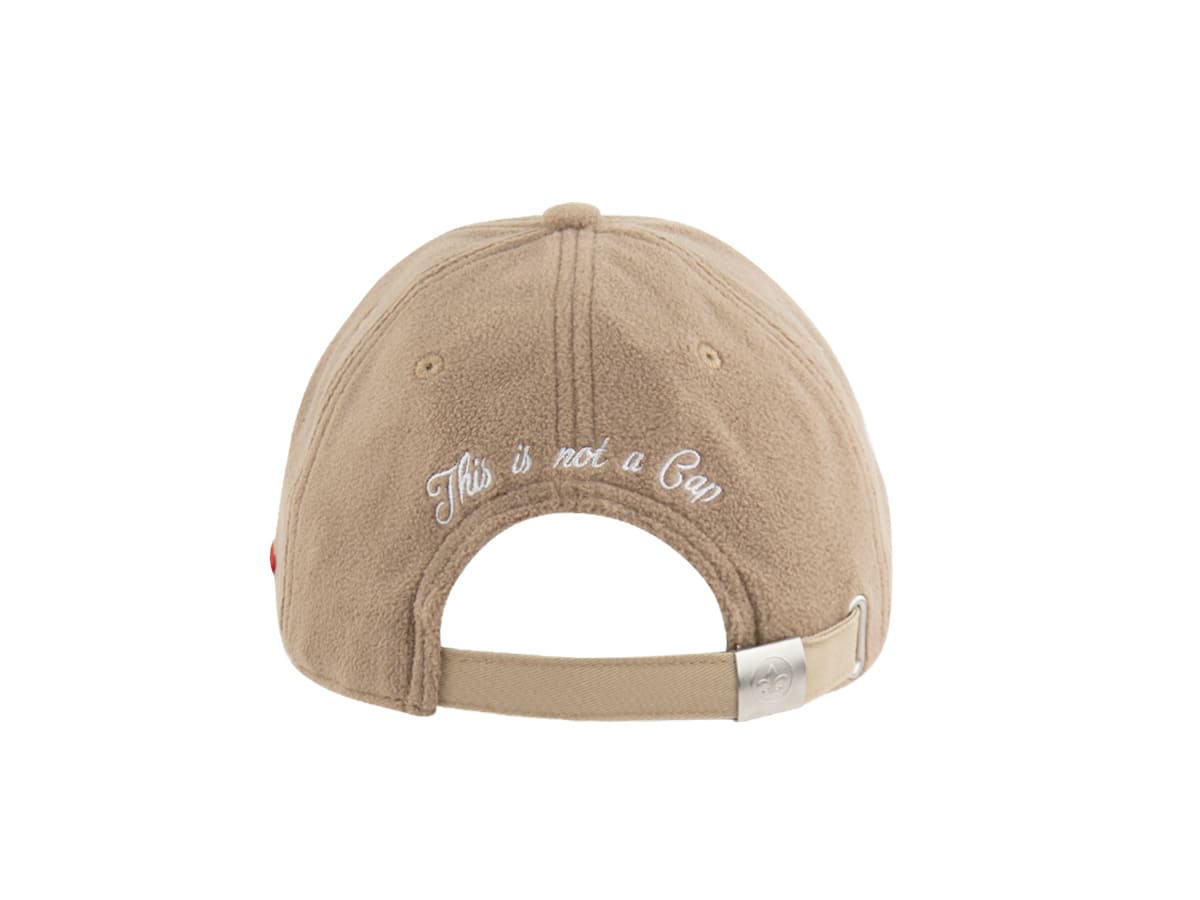 Vue arrière de la casquette polaire homme LXH avec inscription 'This is not a Cap'
