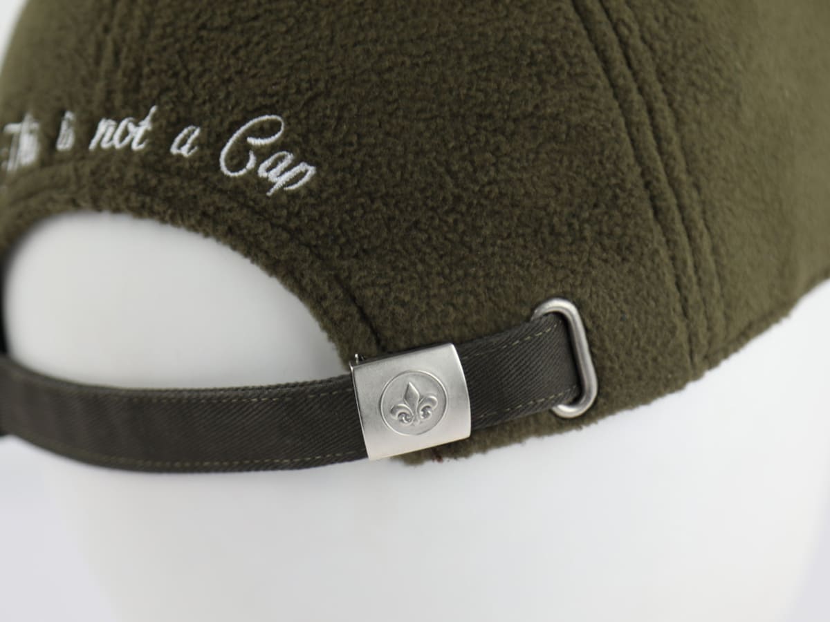 Casquette polaire kaki avec ajustement à l'arrière et broderie distinctive