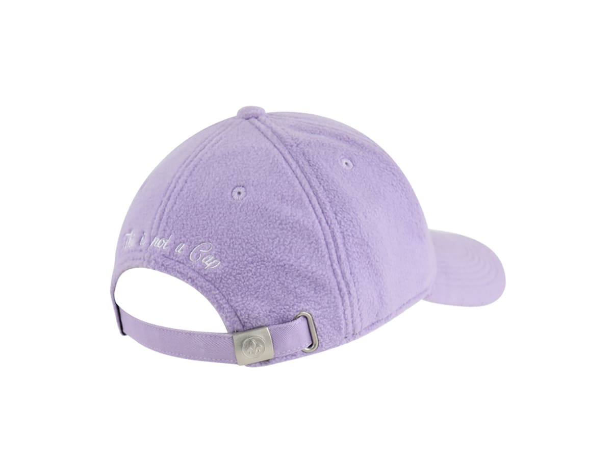 Casquette polaire lavande de la marque LXH avec une sangle arrière réglable