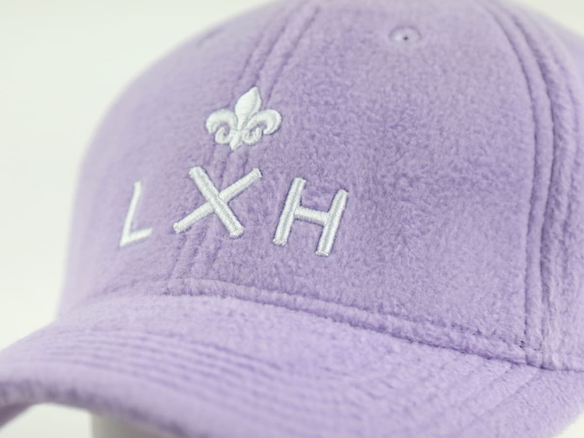 Casquette polaire lavande LXH avec logo brodé pour une allure décontractée et tendance