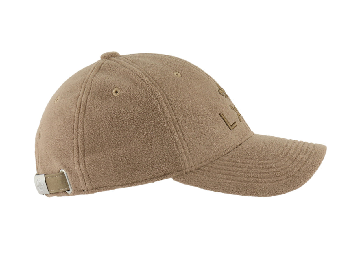 Casquette polaire noisette LXH « Héritage » trois quarts gauche, tissu doux et chaud, look hivernal décontracté.