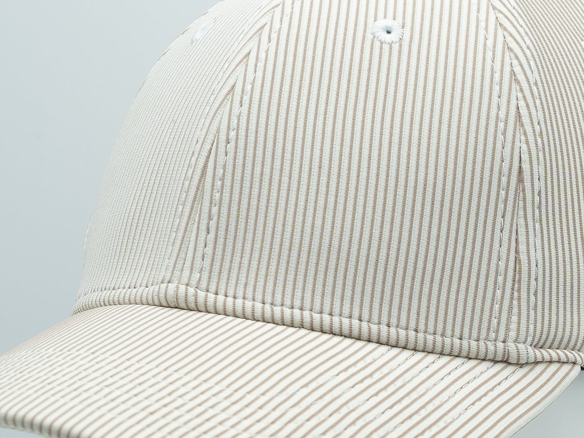 Casquette rayée beige premium avec design élégant et coutures soignées pour un style décontracté