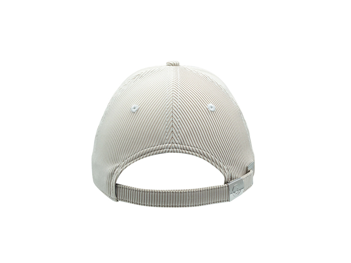 Vue arrière de la casquette rayée beige premium avec fermeture réglable pour un ajustement parfait