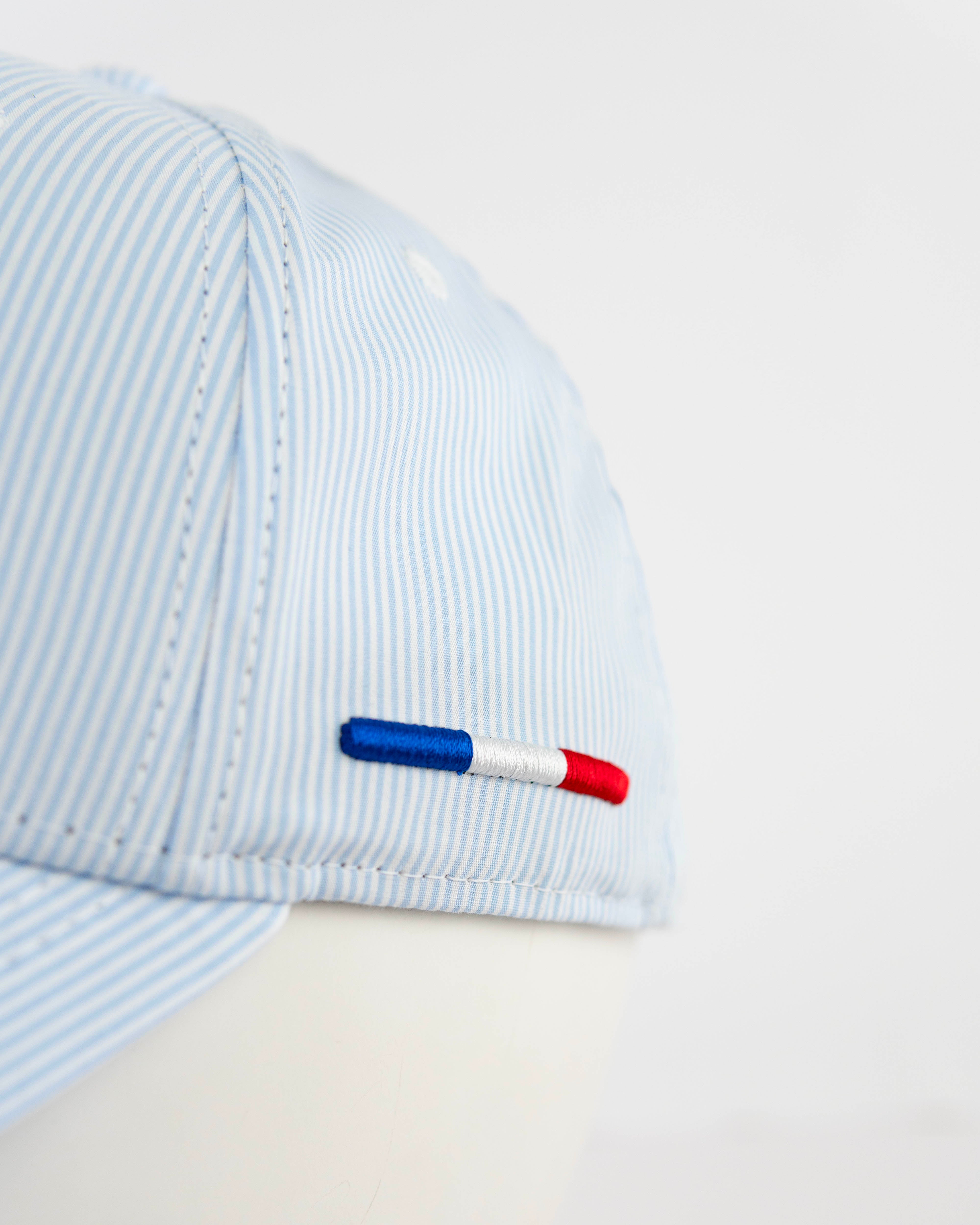 Casquette Rayures Bleu / Bleu Clair de LXH avec broderie tricolore à l'arrière