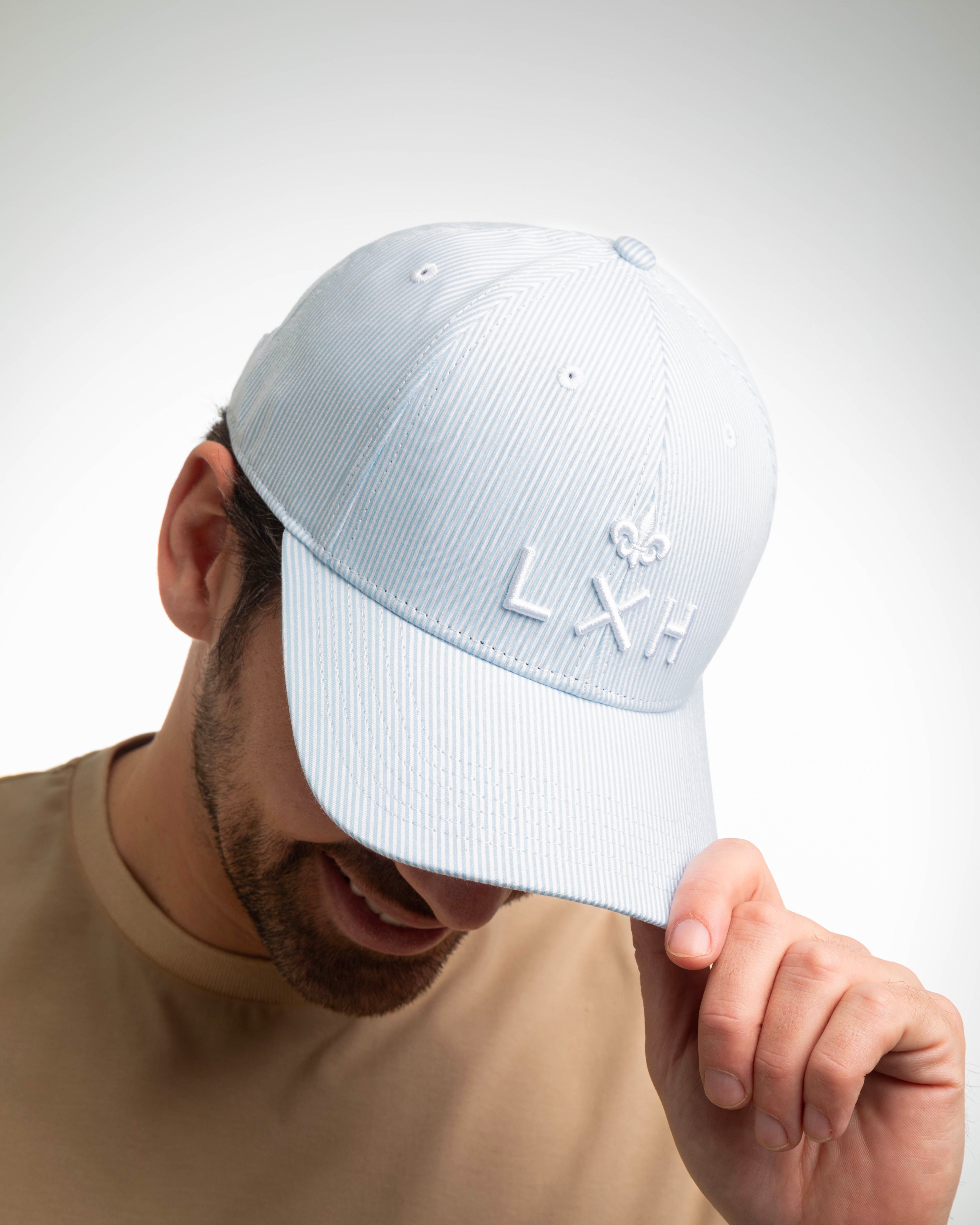 Casquette Rayures Bleu / Bleu Clair de la marque LXH avec logo brodé à l'avant