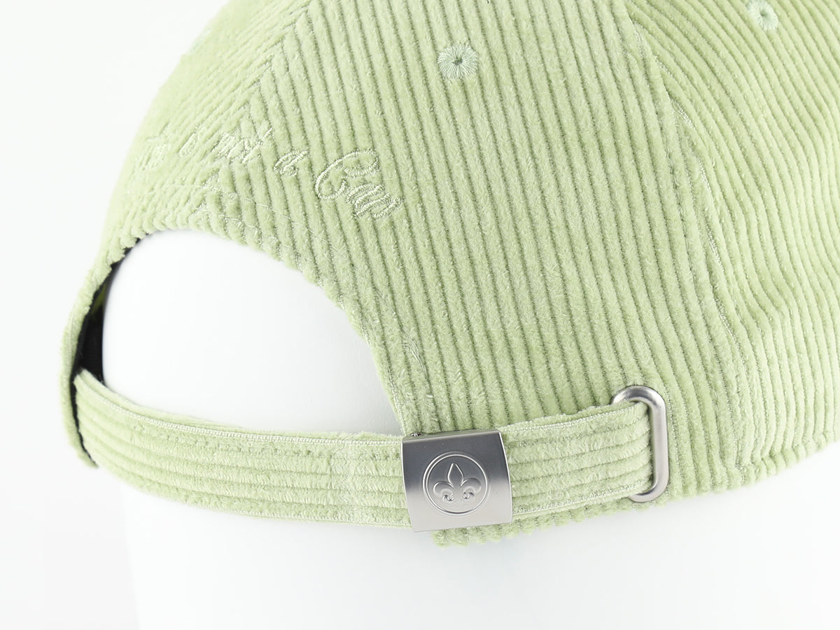 Casquette velours côtelé vert pastel de LXH avec fermeture réglable à l'arrière