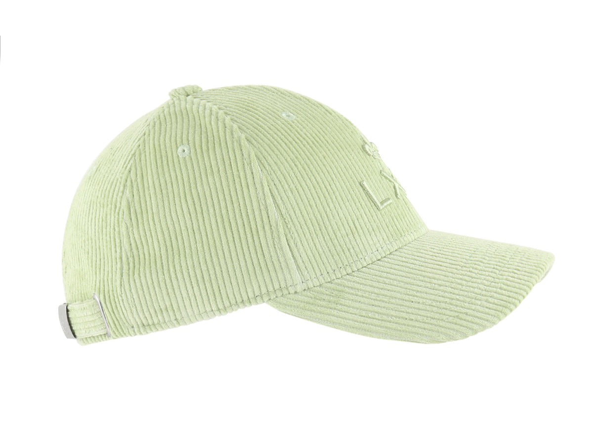 Casquette velours côtelé vert pastel de la marque LXH avec visière incurvée et ajustement à l'arrière