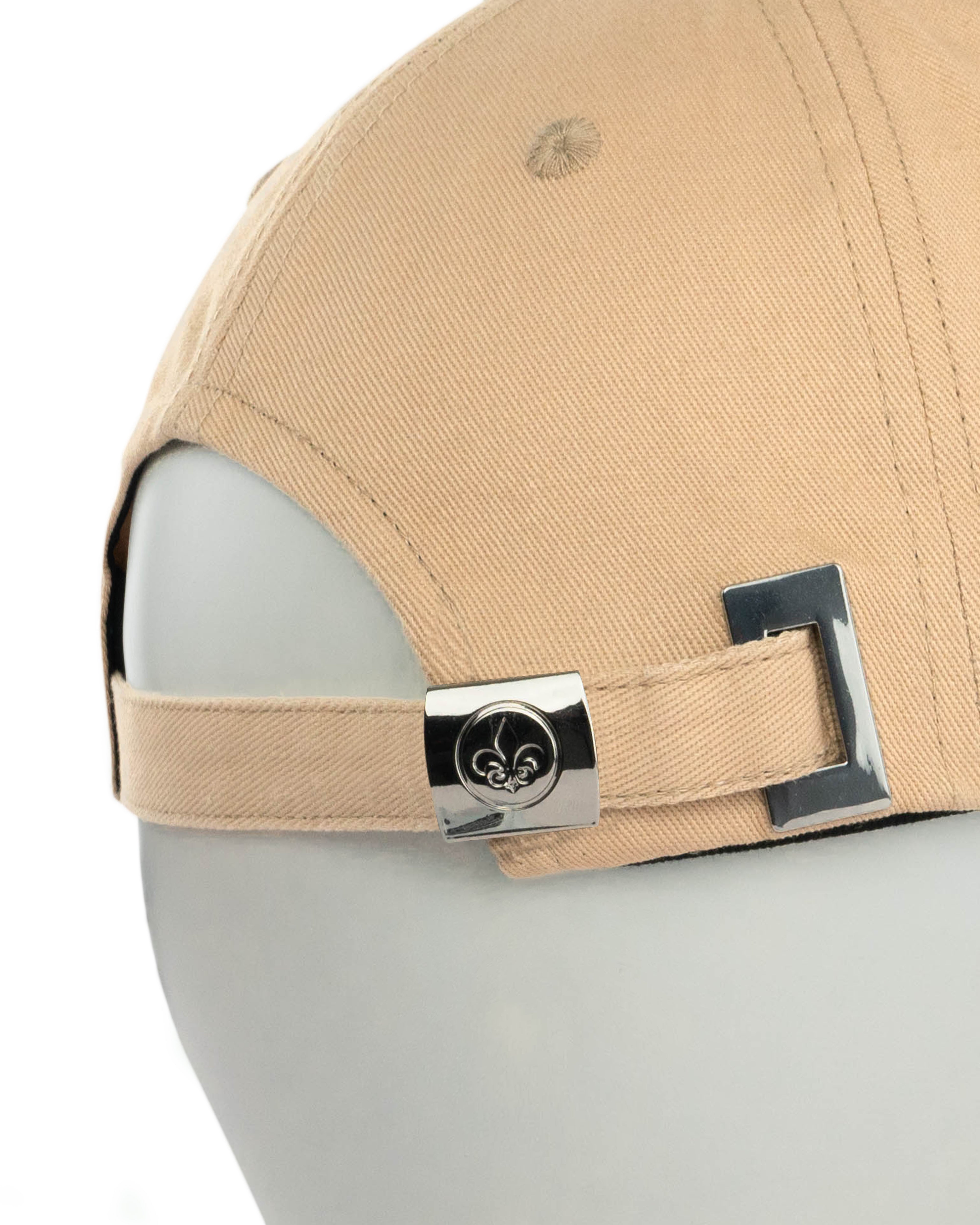Casquette LXH en coton beige avec fermeture arrière en métal pour un ajustement confortable