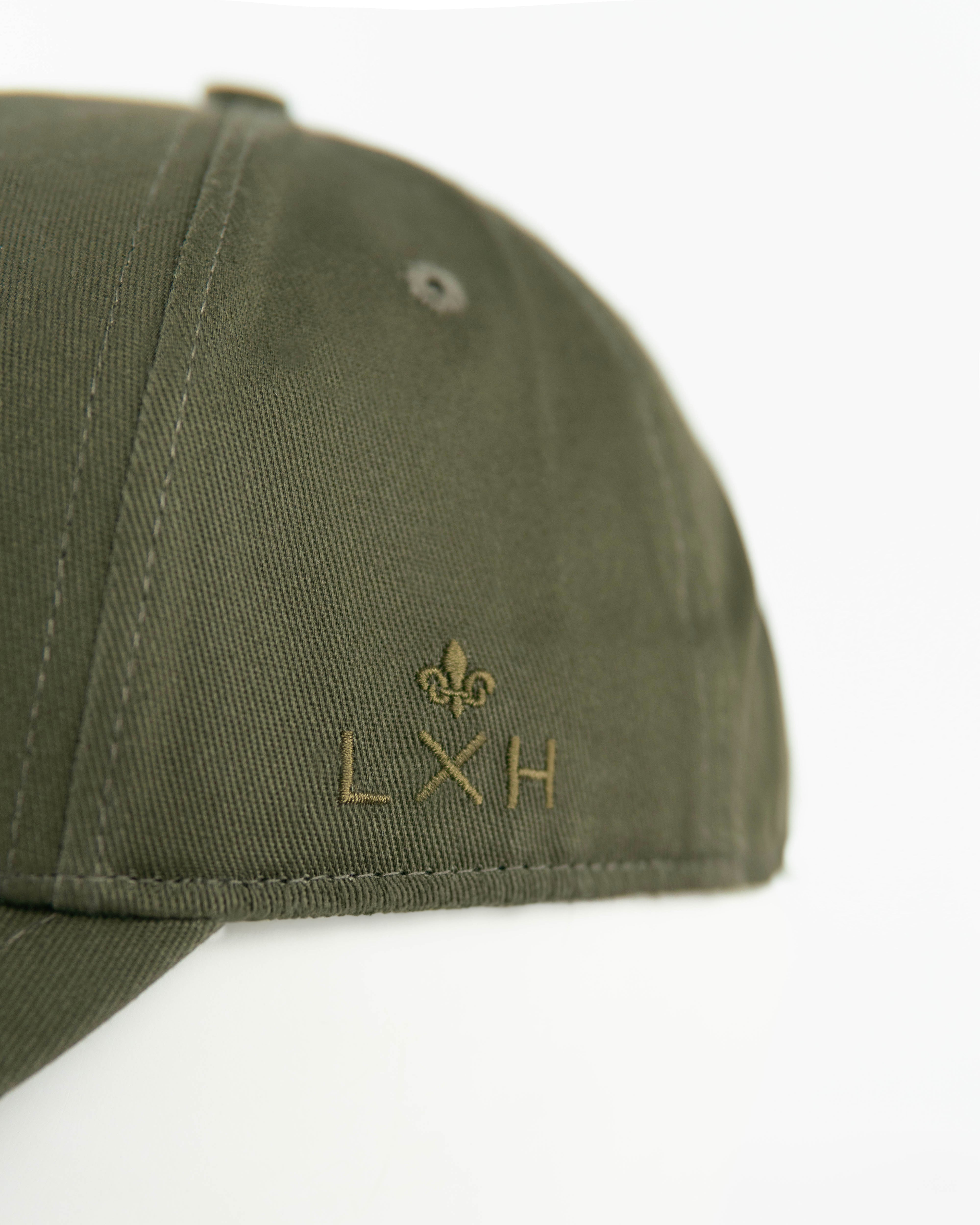 Casquette en coton kaki de la marque LXH avec logo brodé sur le côté