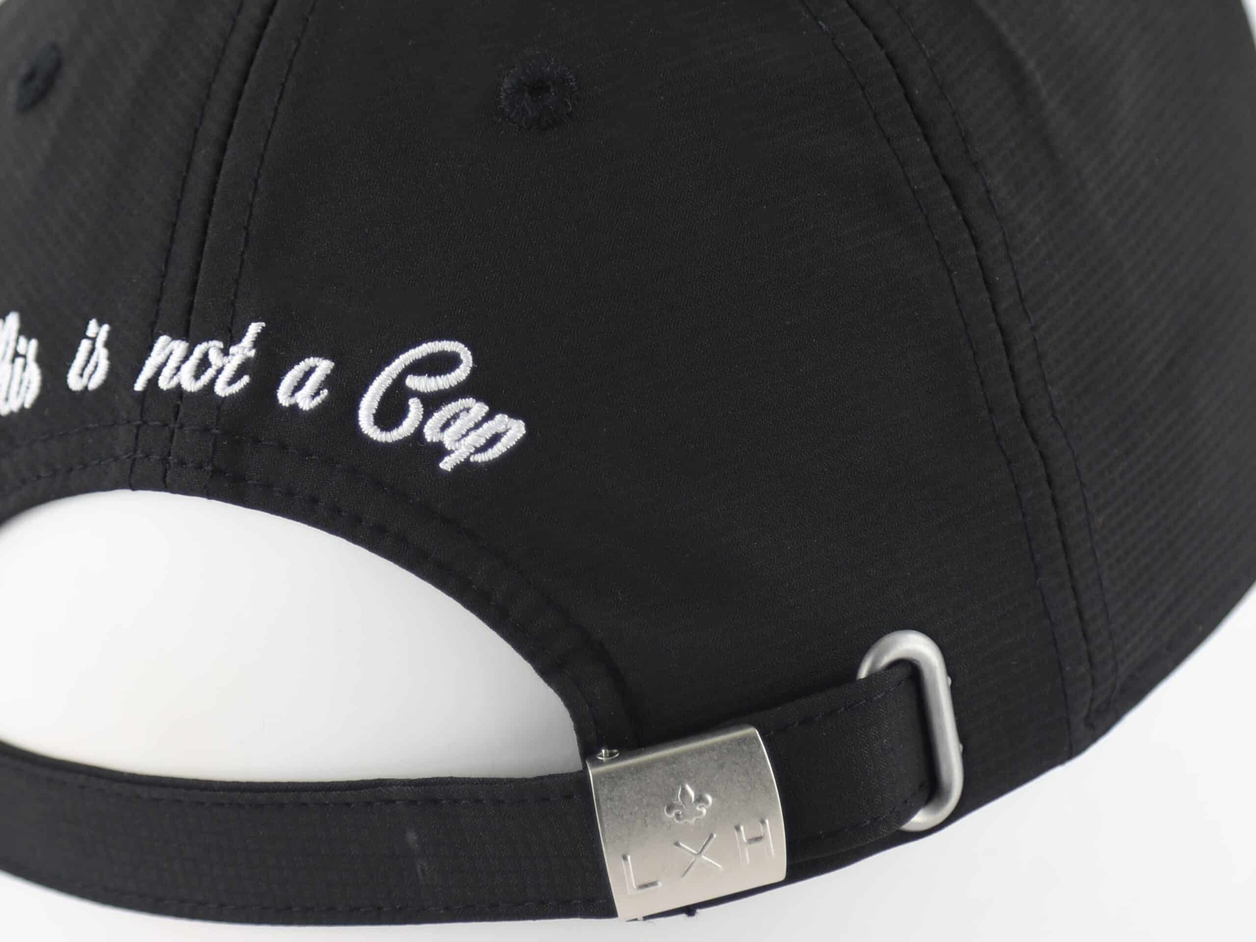 Casquette en Nylon Noir LXH avec fermeture ajustable et broderie blanche discrète
