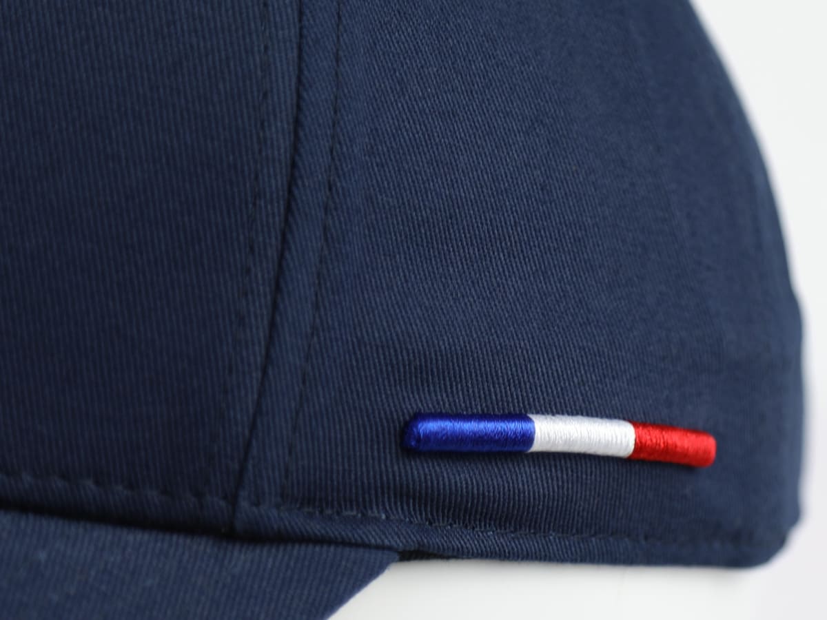Casquette LXH en coton bleu marine avec broderie tricolore française sur le côté
