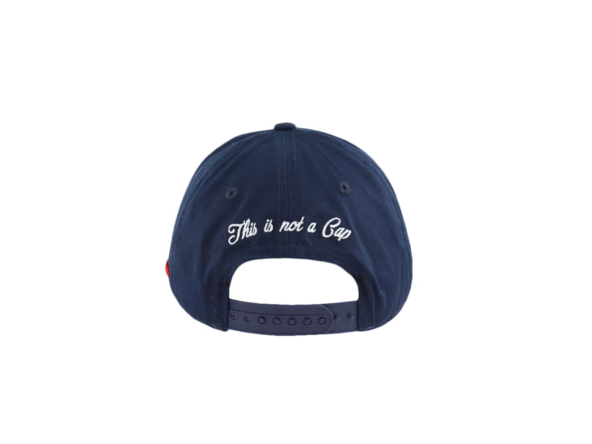Casquette LXH en Coton Bleu Marine vue de dos avec fermeture ajustable et broderie blanche