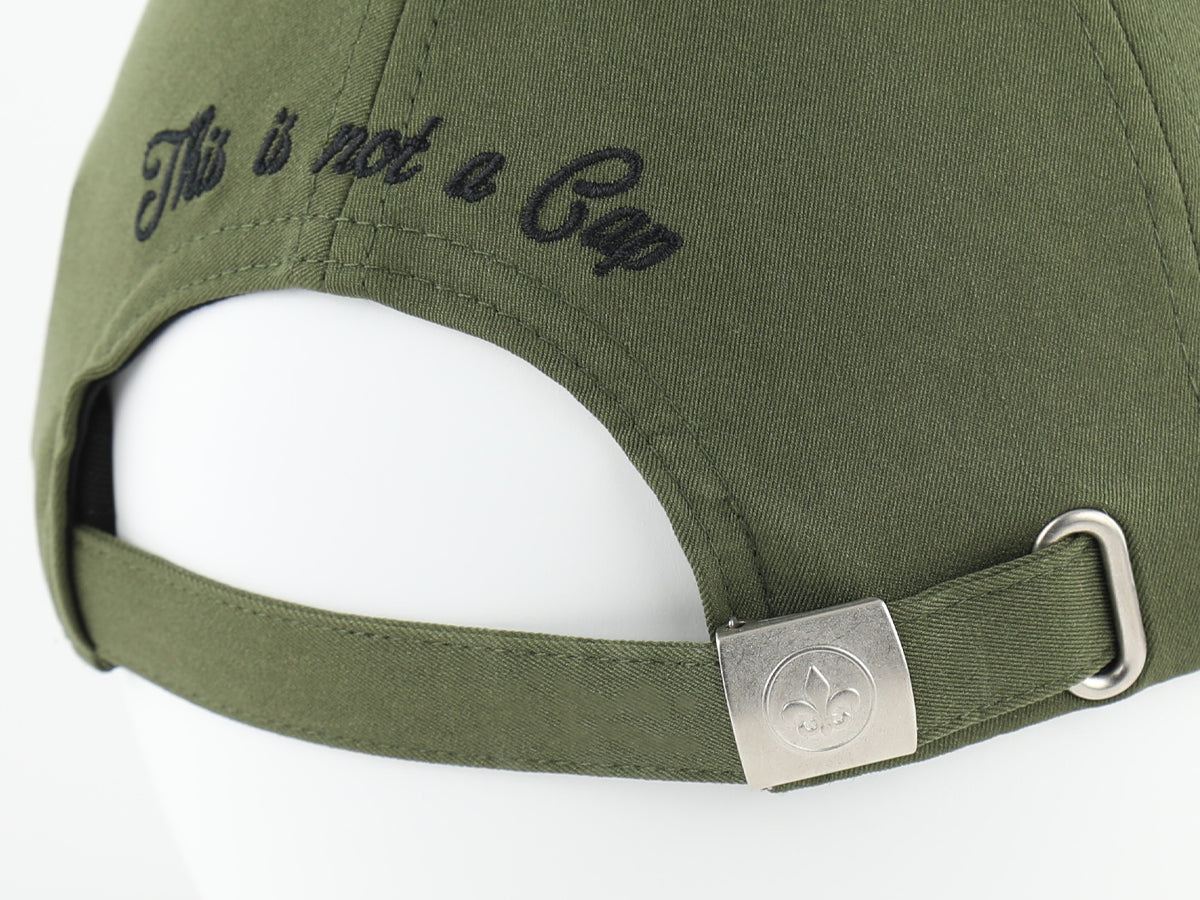 Détail arrière de la casquette LXH en Coton Kaki avec fermeture réglable et broderie noire