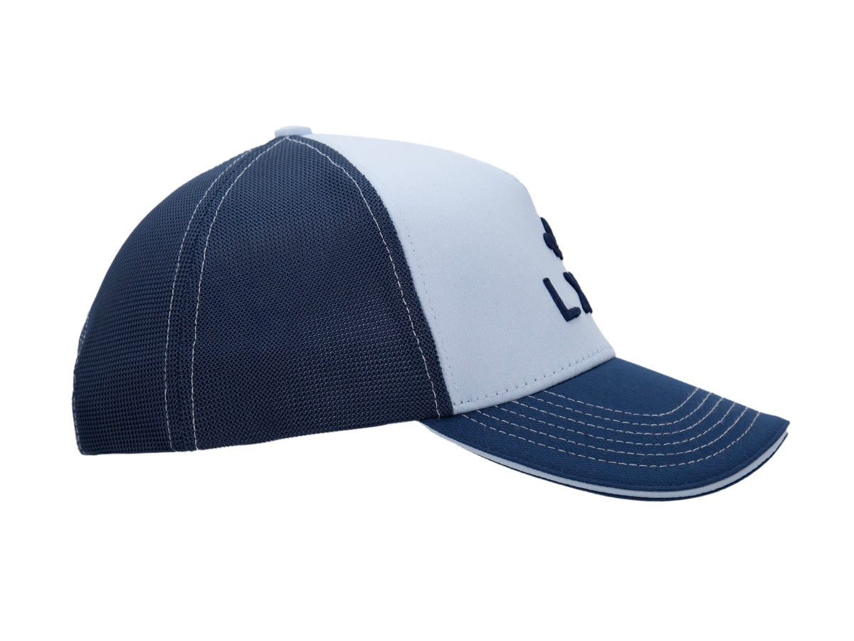 Profil droit de la casquette Évasion onirique, visière marine à surpiqûres claires.
