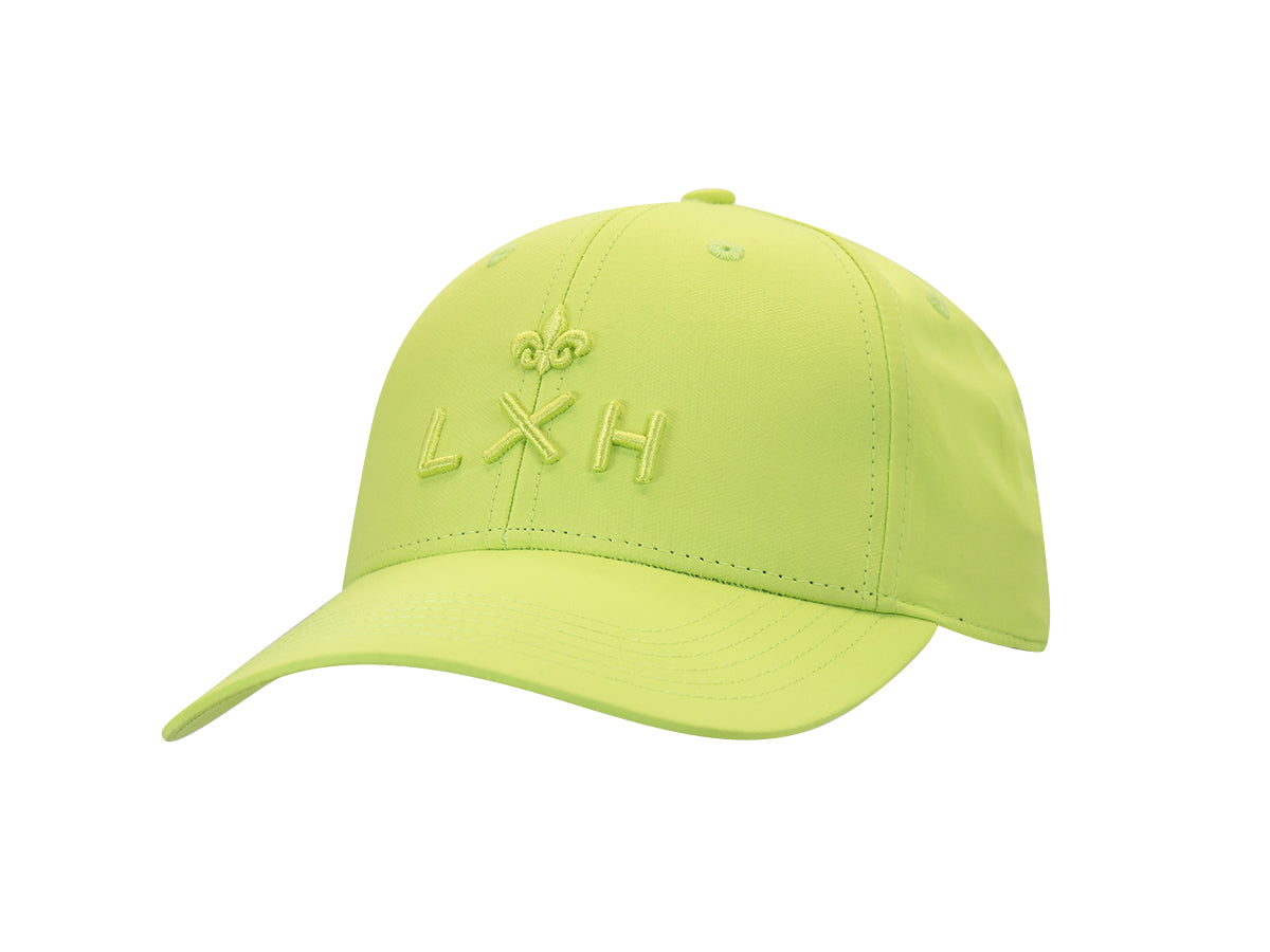 Casquette Héritage LXH en nylon vert acid lime, trois quarts avant, monogramme et fleur de lys brodés ton sur ton.