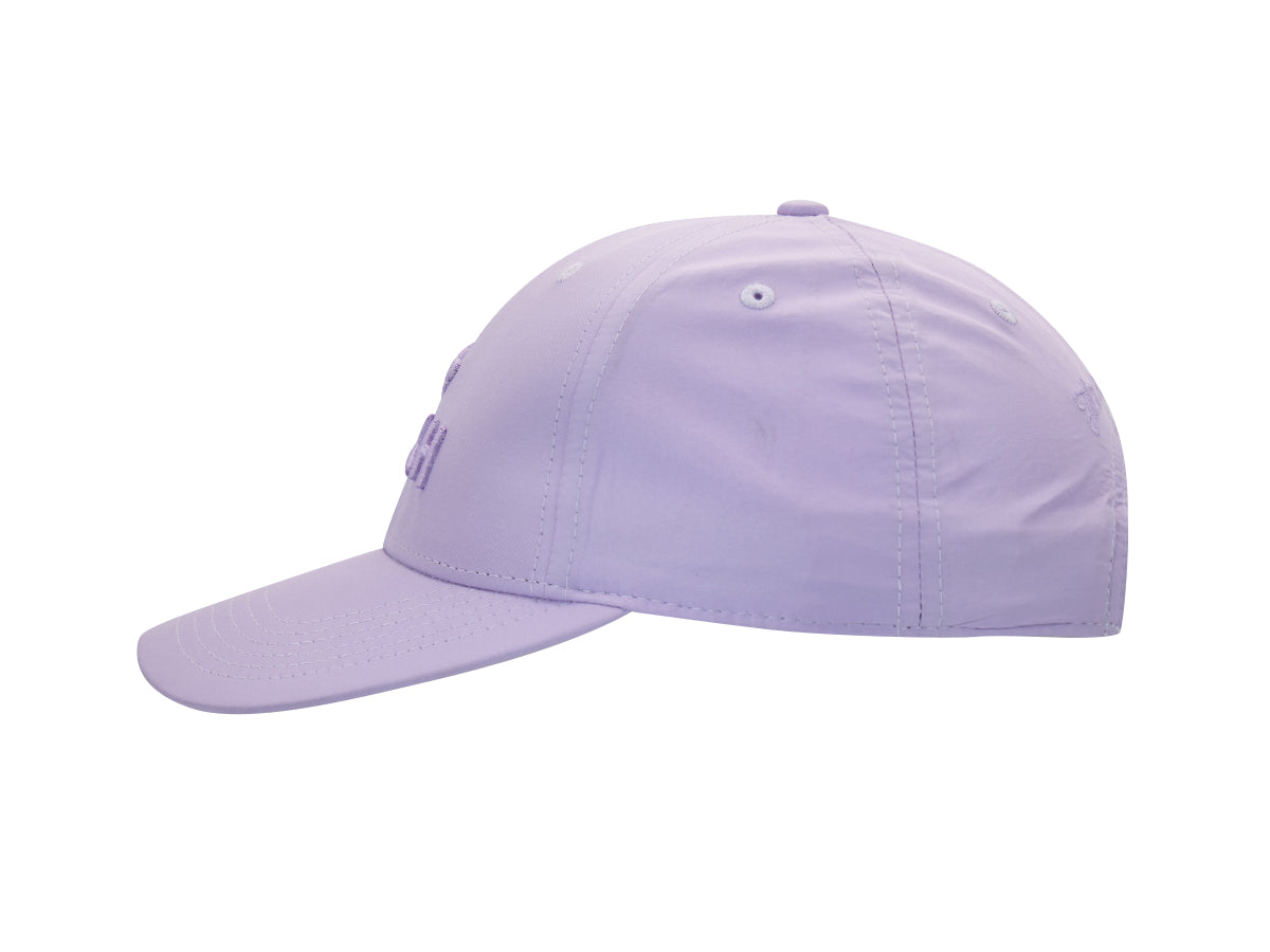 Profil gauche de la casquette Héritage nylon lilas, visière incurvée et surface mate.