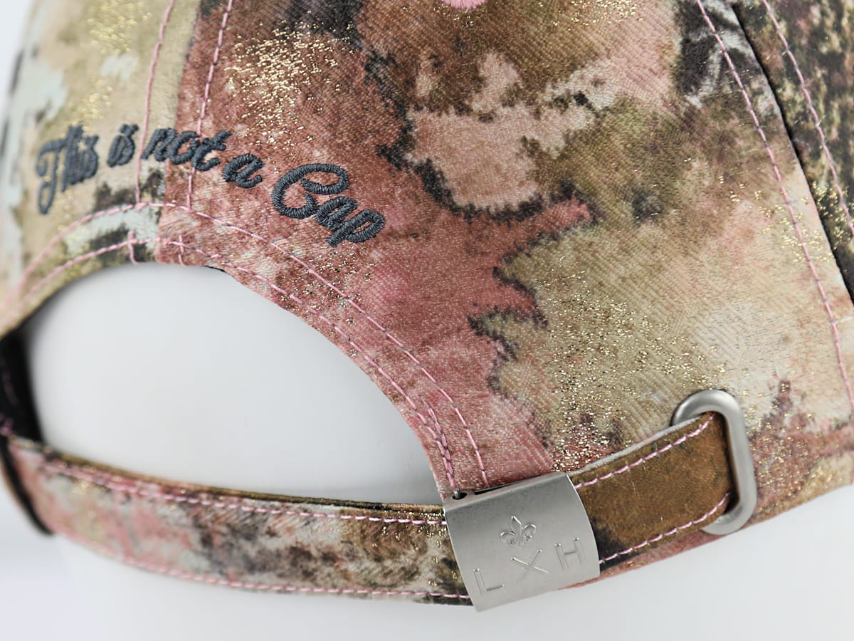 Casquette LXH Minéraux Beige Doré avec fermeture réglable et détails dorés brillants