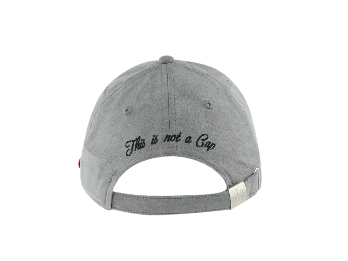 Casquette LXH en suédine gris avec inscription 'This is not a Cap' à l'arrière