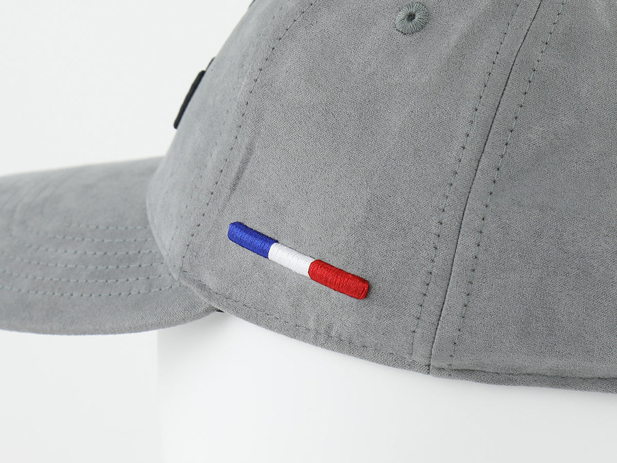 Casquette LXH en suédine gris avec broderie tricolore sur le côté