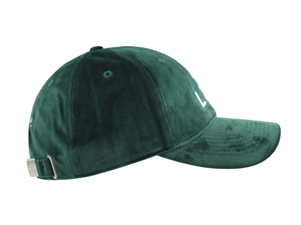 Casquette LXH en Velours de Soie Vert avec fermeture réglable et design élégant