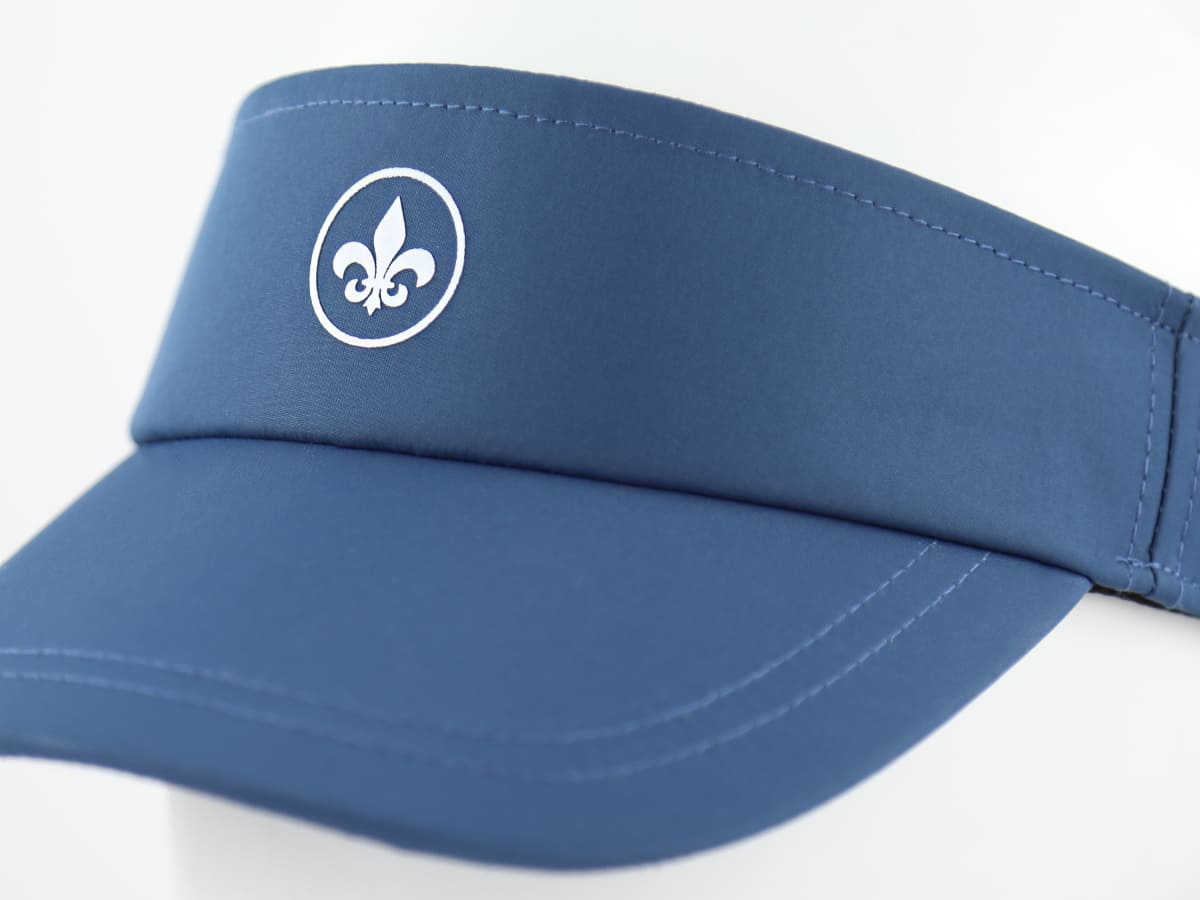 Visière Nylon Bleu Marine de la marque LXH avec logo blanc élégant sur le devant
